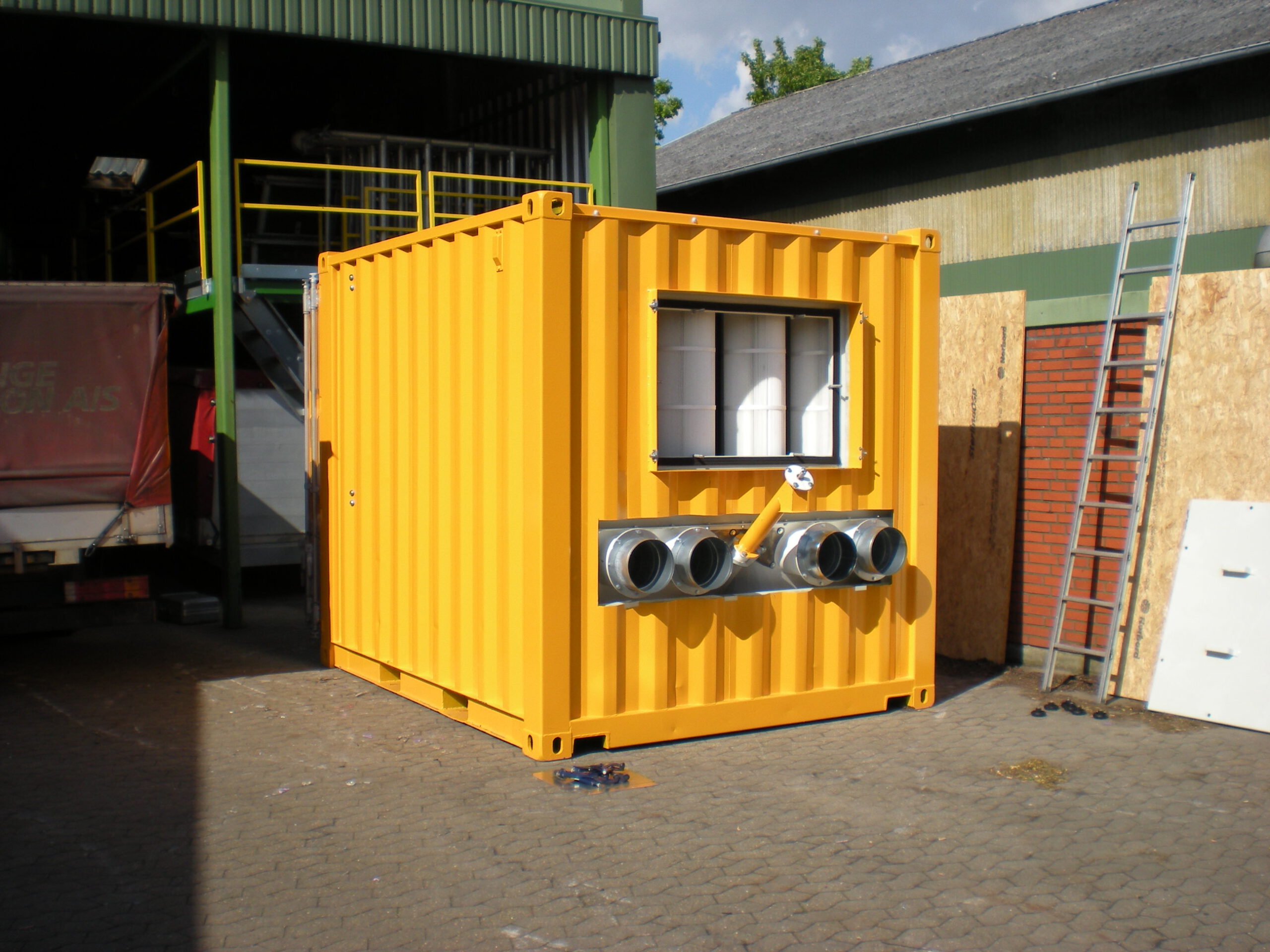 Container filter unit front open
